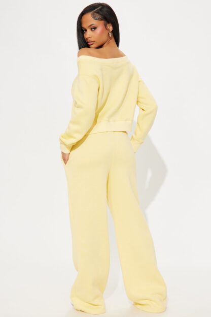 Conjunto de Pantalón y Top Fleece con Cuello Alto - Image 15