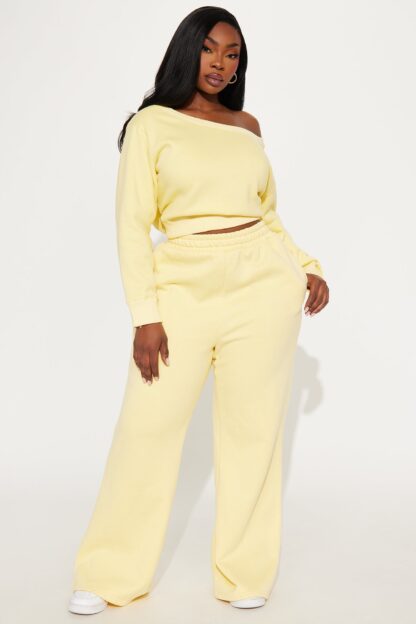 Conjunto de Pantalón y Top Fleece con Cuello Alto - Image 16