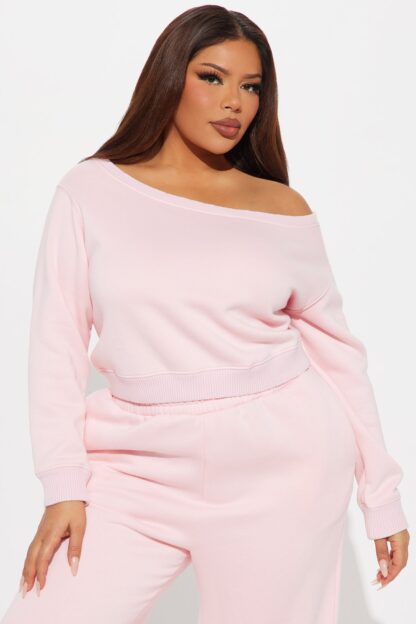 Conjunto de Pantalón y Top Fleece con Cuello Alto - Image 11
