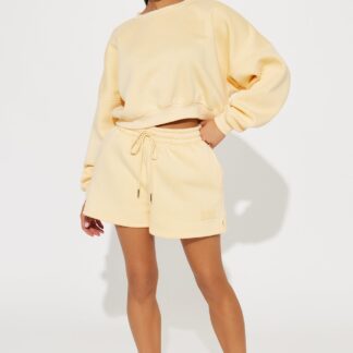 Conjunto de Short y Sudadera de Felpa - Amarillo