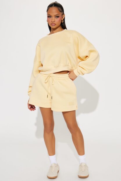 Conjunto de Short y Sudadera de Felpa - Amarillo