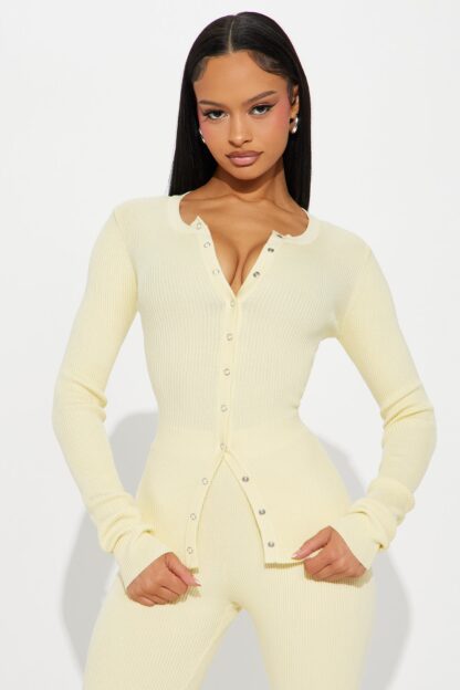 Conjunto de Suéter y Pantalón 'Rayo de Sol' en Amarillo - Image 8
