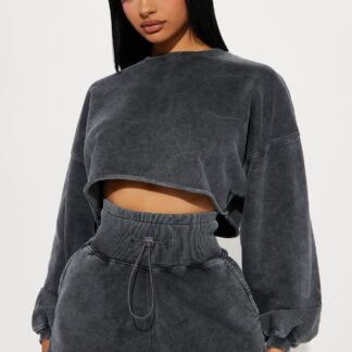 Conjunto de Short y Sudadera Crop - Gris Carbón