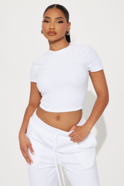 Conjunto de Terciopelo con Crop Top y Pantalón Ancho - Image 15