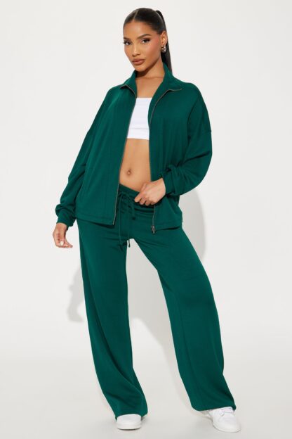 Conjunto de Pantalón y Chaqueta Suave con Cierre Frontal - Image 15