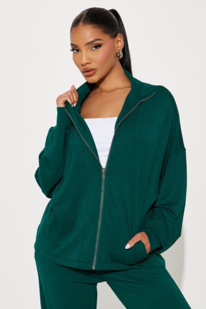 Conjunto de Pantalón y Chaqueta Suave con Cierre Frontal - Image 16