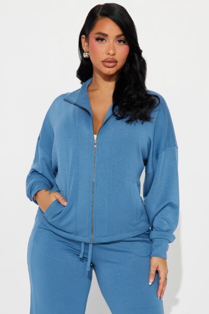 Conjunto de Pantalón y Chaqueta Suave con Cierre Frontal - Image 2