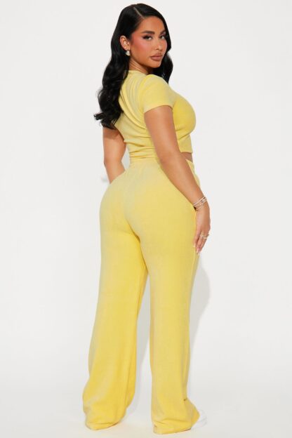 Conjunto de Terciopelo con Crop Top y Pantalón Ancho - Image 22