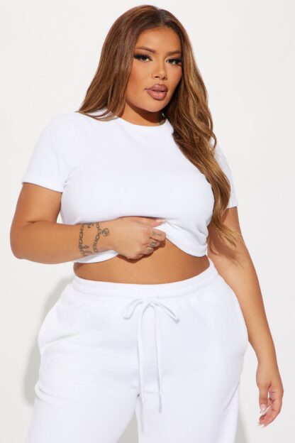 Conjunto de Terciopelo con Crop Top y Pantalón Ancho - Image 18