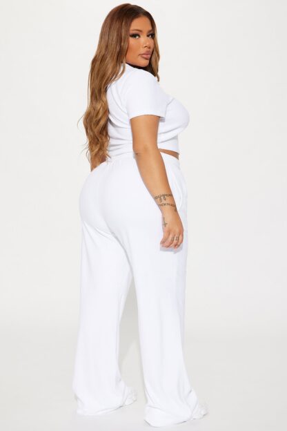 Conjunto de Terciopelo con Crop Top y Pantalón Ancho - Image 19