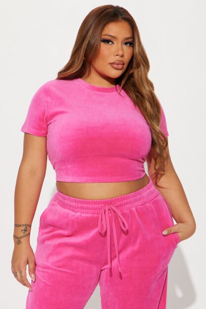 Conjunto de Terciopelo con Crop Top y Pantalón Ancho - Image 12
