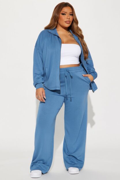 Conjunto de Pantalón y Chaqueta Suave con Cierre Frontal - Image 4