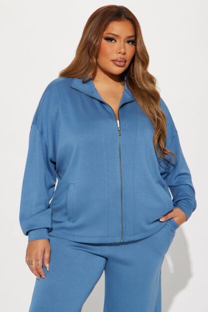 Conjunto de Pantalón y Chaqueta Suave con Cierre Frontal - Image 6